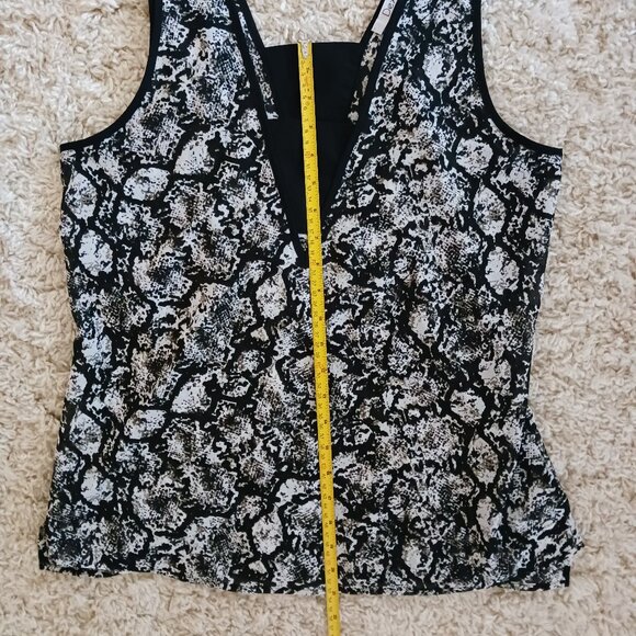 DEX Women's Sleeveless Top Size Medium White Black Animal Print Light Shear - Picture 8 of 8